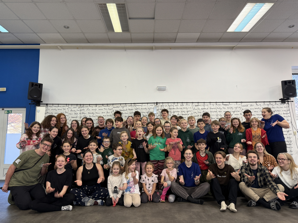 Velká vánoční klubácká přespávačka: Cesta napříč světy a noc plná zážitků